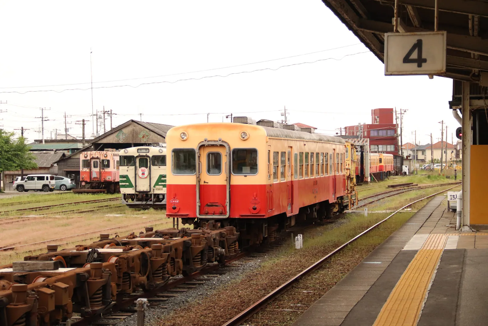 浦賀の街にぽつんと存在する、緑色のレトロな井戸