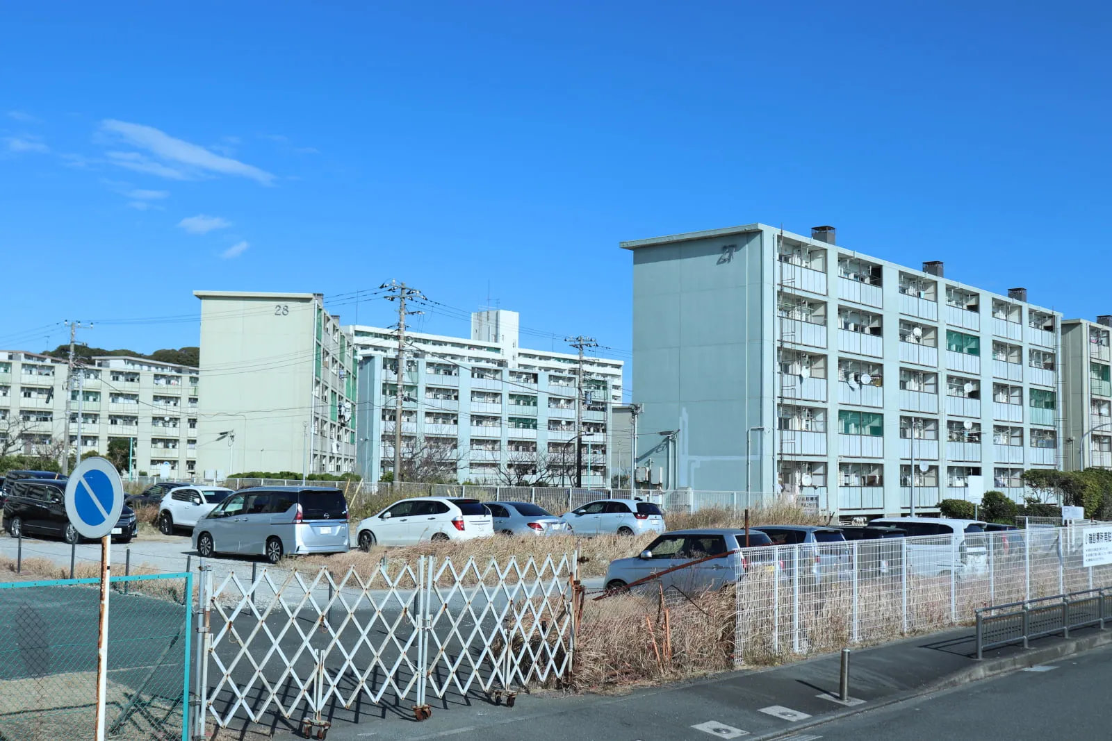 かもめ団地に建つアパートの写真