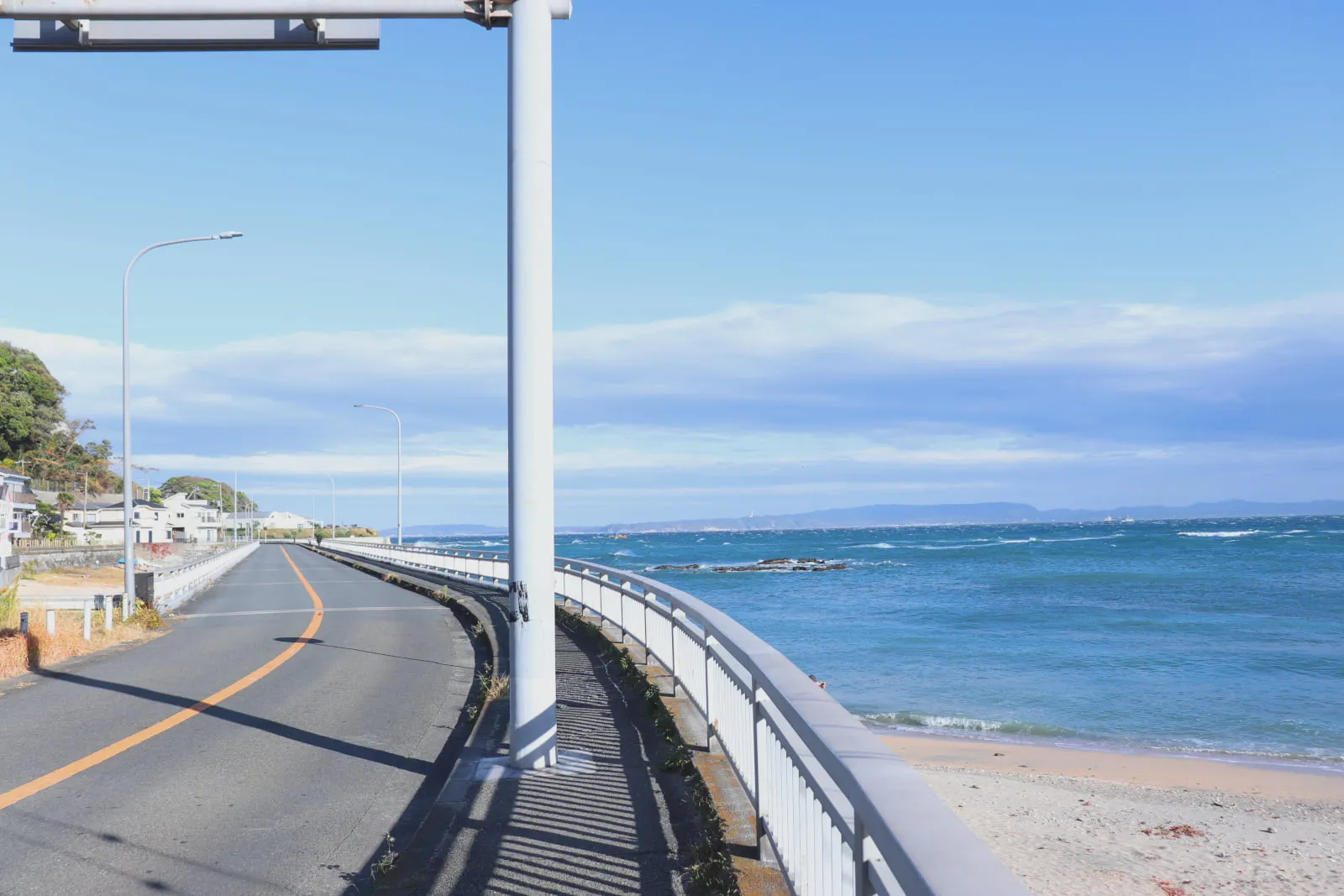 観音崎大橋から見る浦賀水道の写真