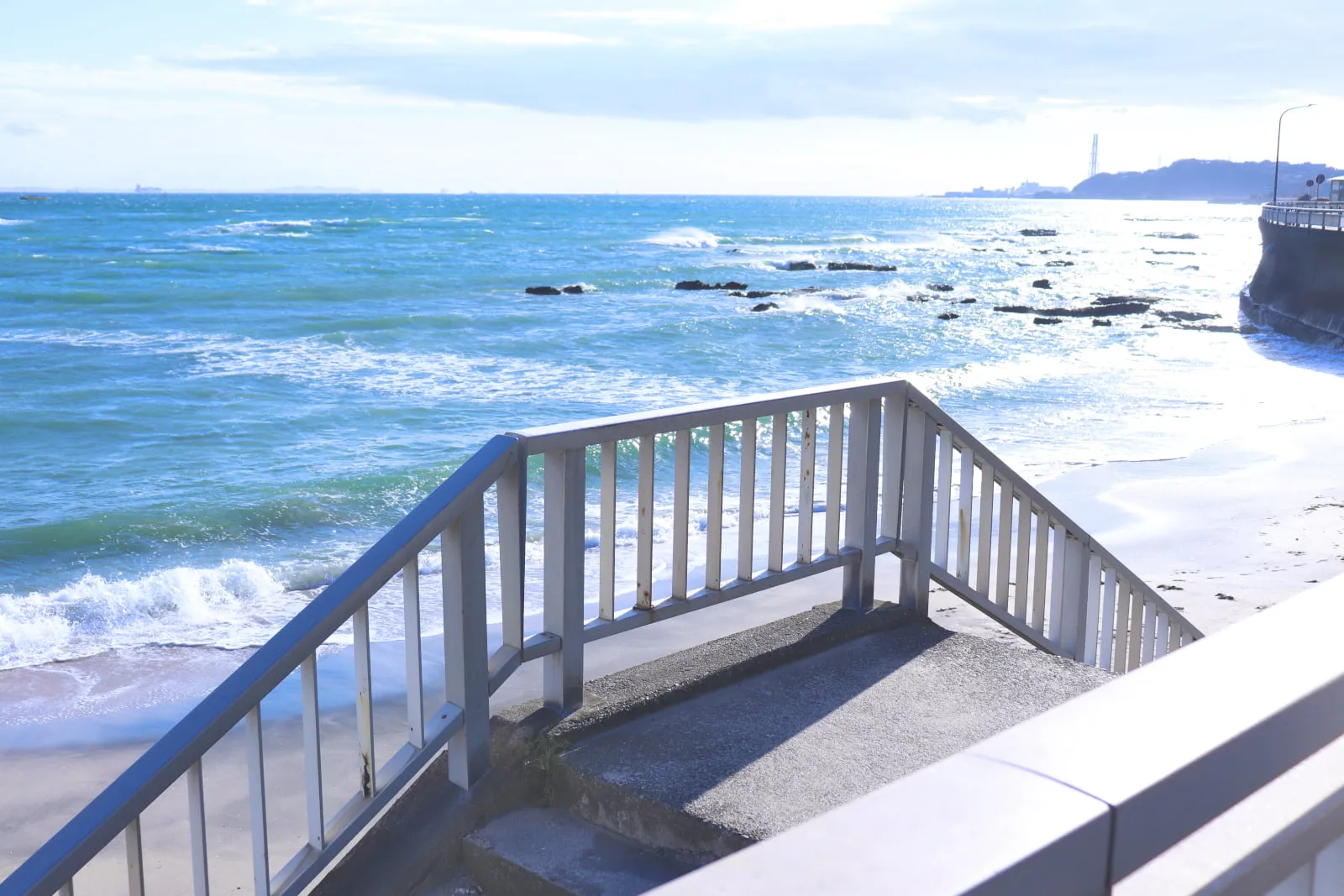 たたら浜へ続く階段